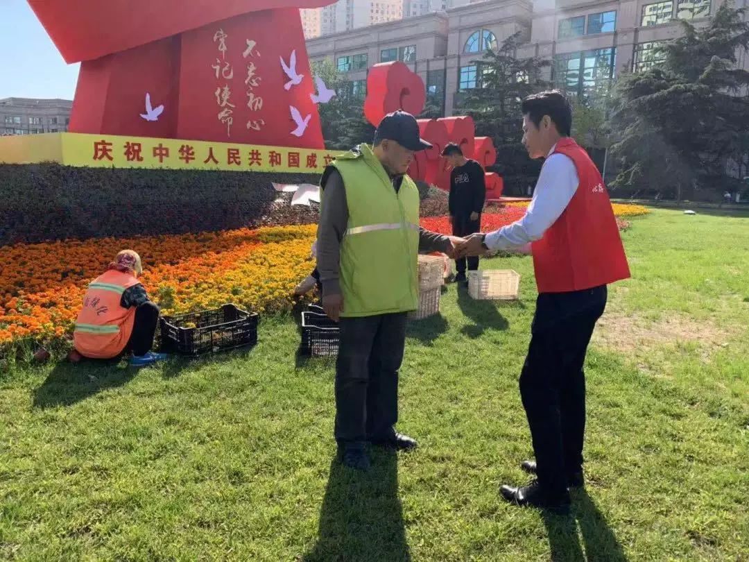 “愿你光芒万丈，始终温暖有光”