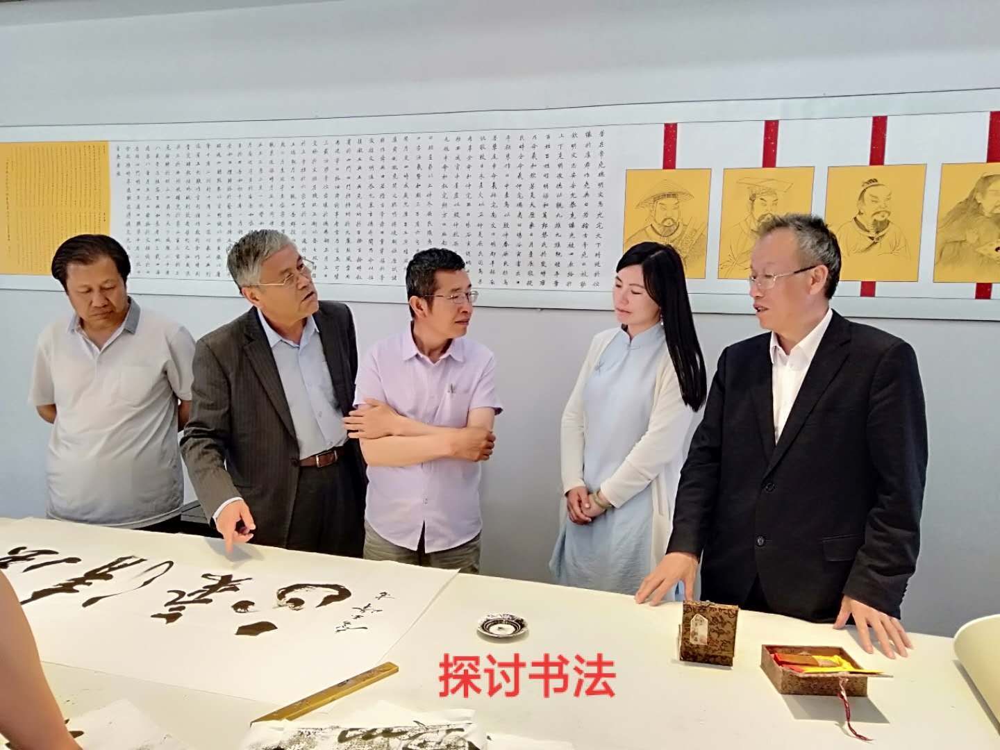 "气势豪迈,境界开阔,博古通今,意境高远,可谓"业精於勤任纵横,行草