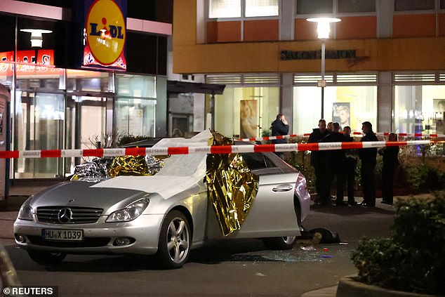 枪手深夜接连血洗德国哈瑙市两个水烟酒吧，造成8死6伤后逃逸