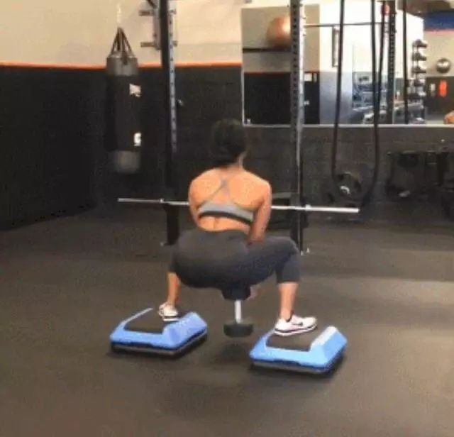 多少斤可以力量训练 d1819be2bbbd432b8af2d6c6e72faf2c.jpeg