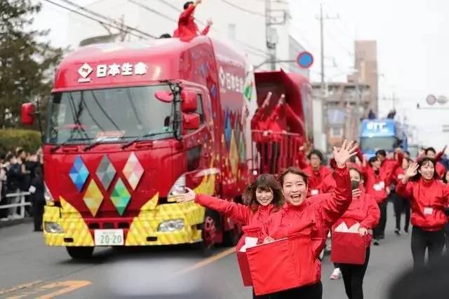 〖东京奥运火炬接力日东京奥运火炬接力时间表公布 民众带口罩不能欢呼〗
