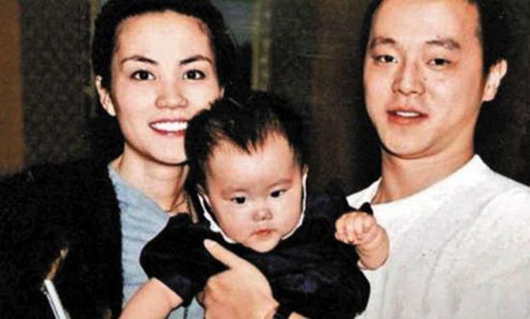 王菲基因太强大,和两个老公生的女儿都一样,大女儿和继父关系好