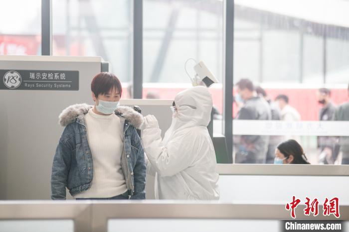 贵州毕节600余名务工人员乘专列返岗浙江海宁