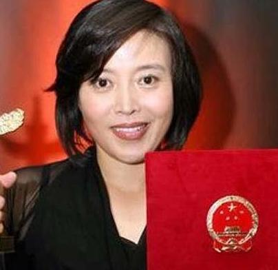 「娱乐最知道」婚内出轨狠心丢弃5个孩子的丁嘉丽，遭孙红雷抛弃，今皈依佛门