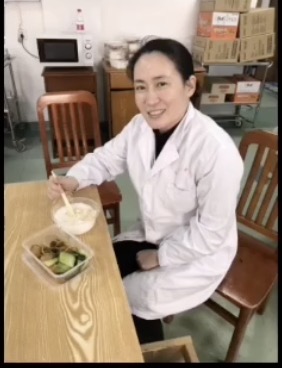 官方辟谣“武汉市中心医院艾芬感染后去世”，