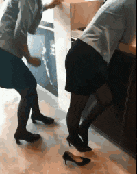 搞笑gif图:美女你过了吧,转眼高跟鞋不见了|趣图|百家