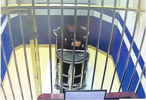 未持出入证出行还打人?等着受罚吧