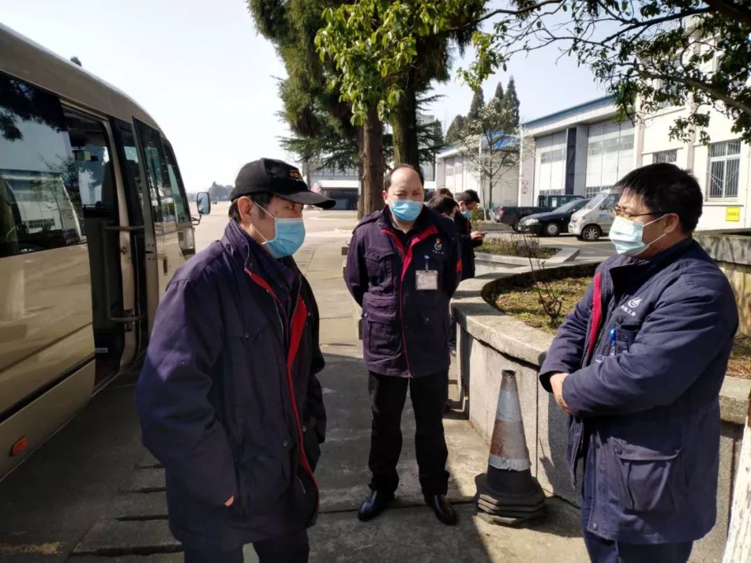 针对试飞站即将进行的新年首飞任务,王文飞和符德重点