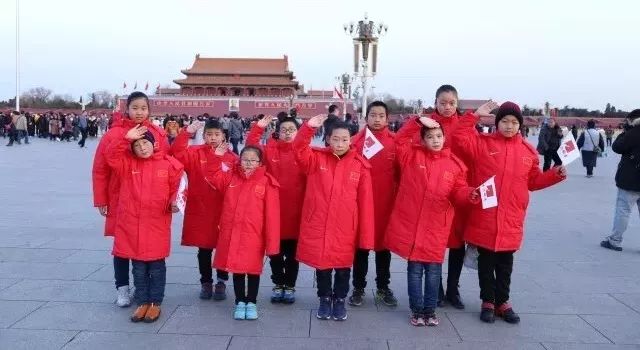 “愿你光芒万丈，始终温暖有光”