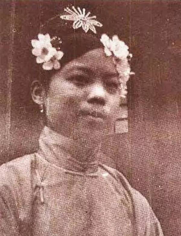 额尔德特·|中国最后一位贵妃：13岁嫁给溥仪，与溥仪离婚后嫁给普通工人