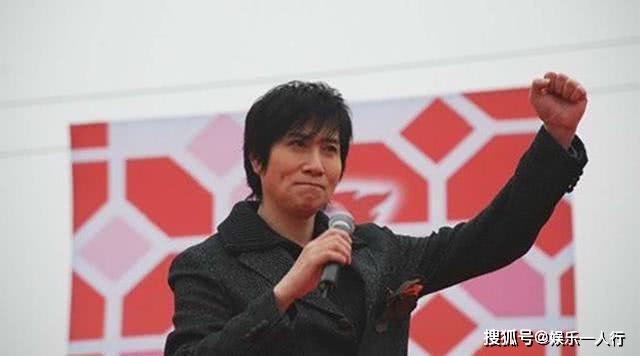 家喻户晓的“民歌王子”，事业巅峰突然隐退，