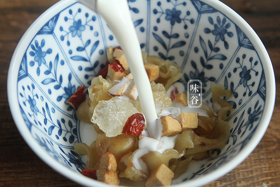 花胶怎么处理才不腥 1819713daa0e4150a6bc368f36bb7ee8.jpeg