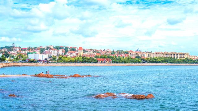 杭州这么小经济总量_杭州经济职业技术学校(2)
