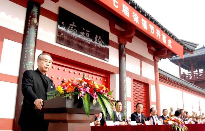 骄傲|17年去世，喜欢穿中山装，他是日本首相，自称是秦朝徐福的后人