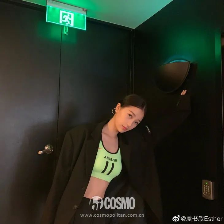 泫雅的肉长在该长的地方,那我只能听话买件好内衣