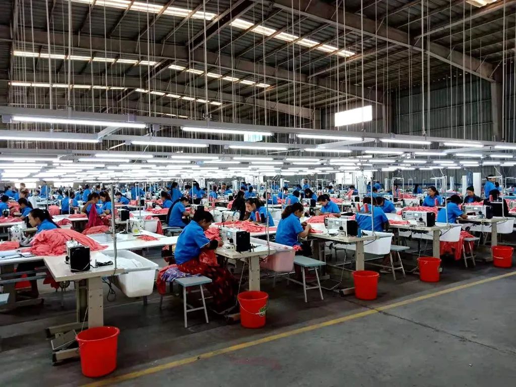 公司现招聘:缝纫,小烫,整烫,检验,包装工等800人, 18-45周岁,女性有