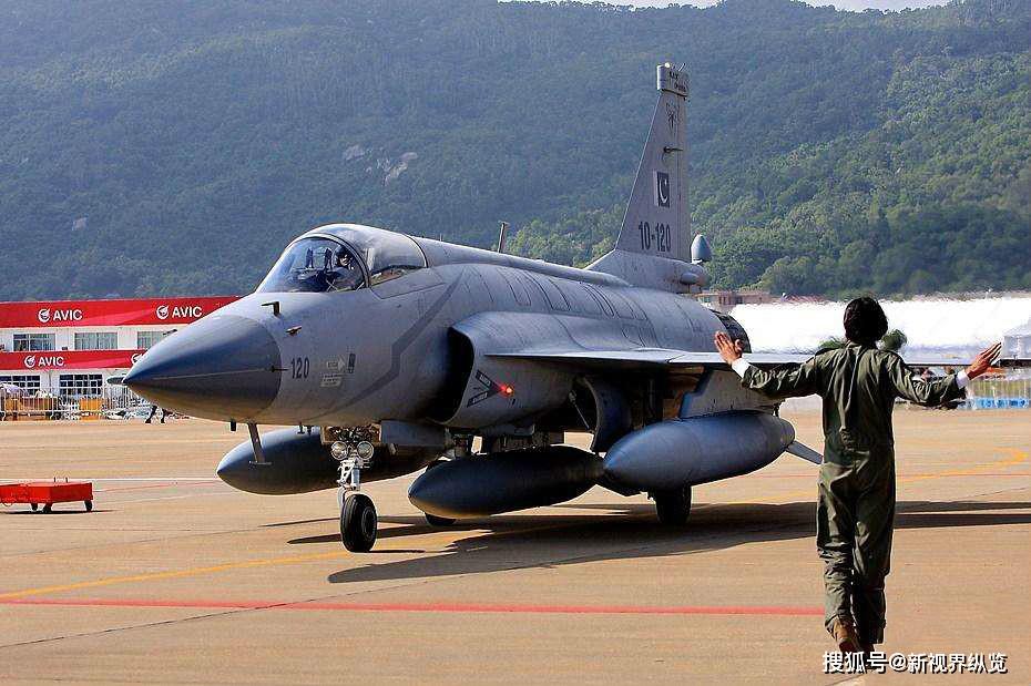 最新改型枭龙价格翻倍，巴空军仍大量生产，除