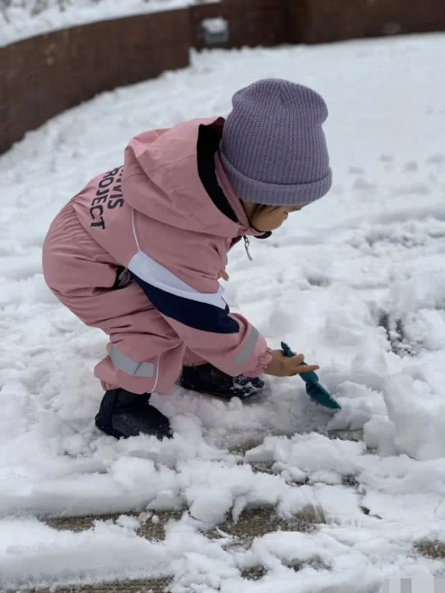 朱丹化身家教给女儿授课，3岁小小丹学2年级课程