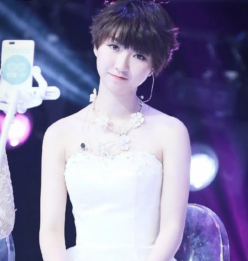 原创青2明星脸扎堆女版王俊凯王源低配小樱花刘亦菲