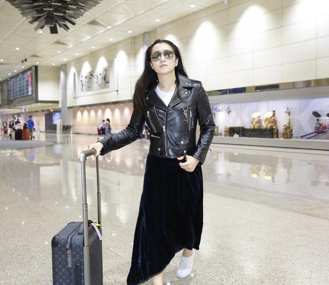 机车皮衣穿大还是小 65a21bb705264ad3bdd137e85e5f0801.jpeg