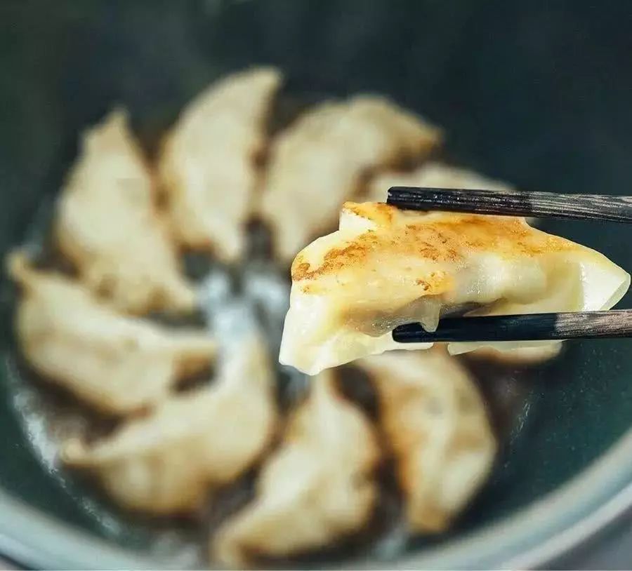 速冻水饺为什么煮出来黏黏的 68fc795f4cd84e2b94be7e82a26e20f0.jpeg