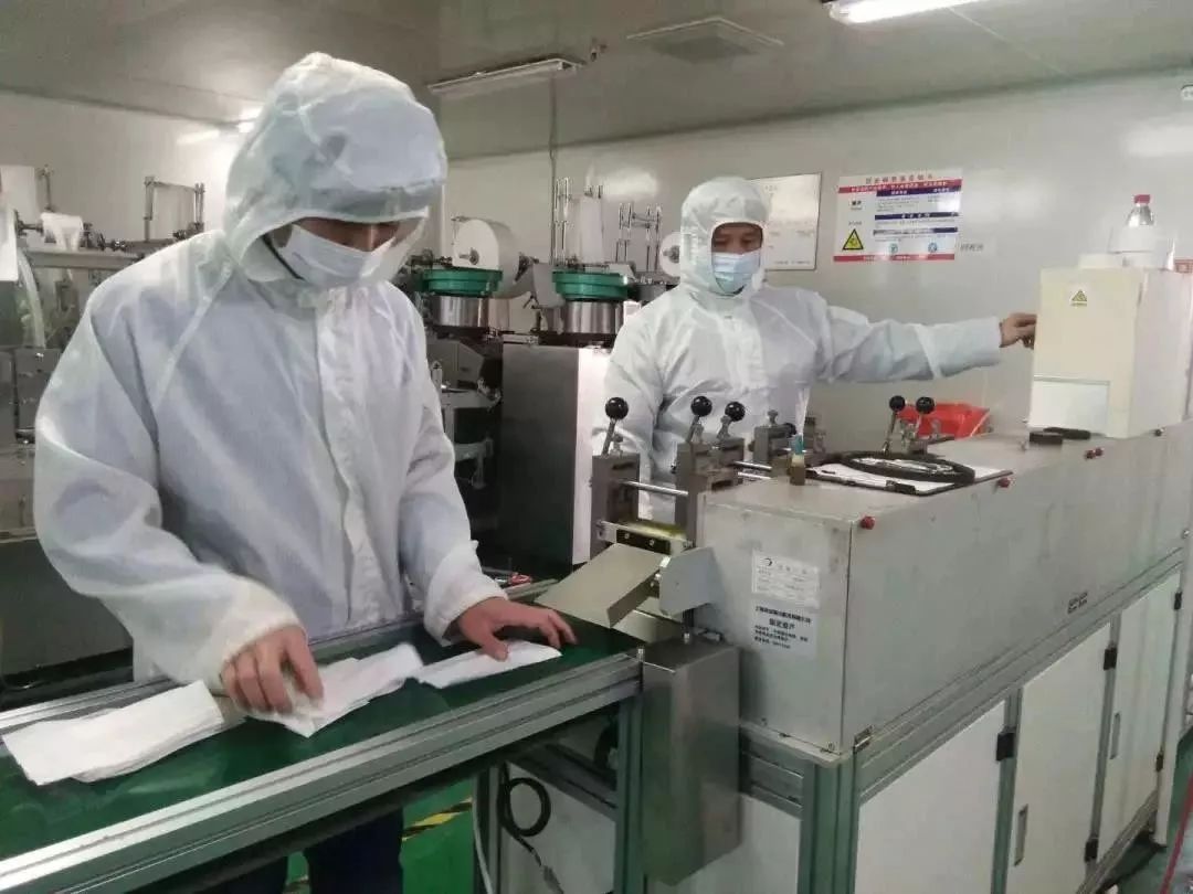建筑工人口罩_戴口罩的建筑工人图片