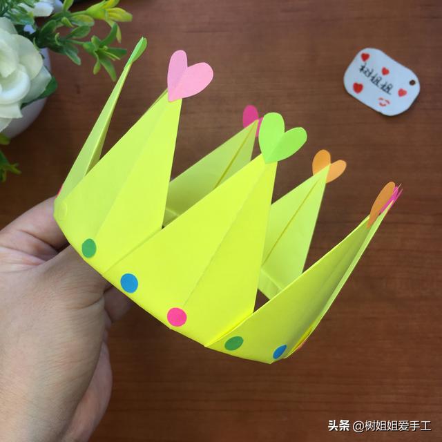 这个折纸皇冠我猜你家宝贝一定会喜欢