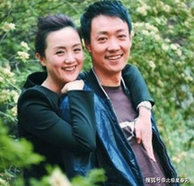 原创47岁辛柏青与大学同学朱媛媛低调结婚26年如今爱情事业双丰收