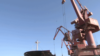 自企业全面复工复产以来,370多名一线操作员工全部到岗到位,在严密