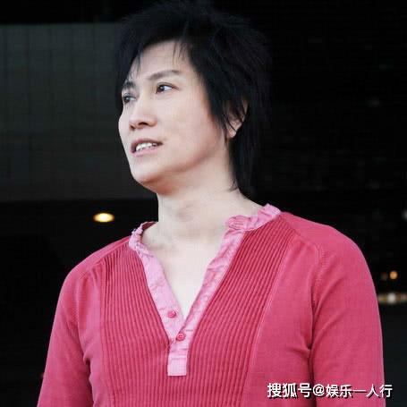 家喻户晓的“民歌王子”，事业巅峰突然隐退，
