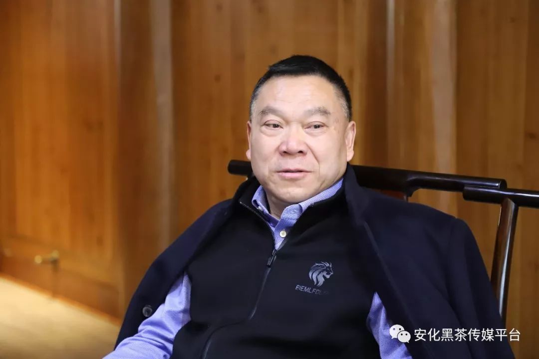 华莱董事长_黛莱皙董事长本人照片(3)