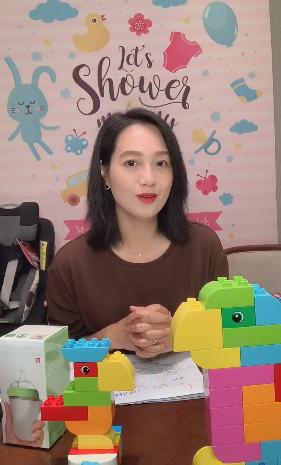 朱丹教2岁女儿学语数外,疑似写错别字引网友热议 作者: 来源:猫眼娱乐V 朱丹教2岁女儿学语数外,疑似写错别字引网友热议 作者: 来源:猫眼娱乐V