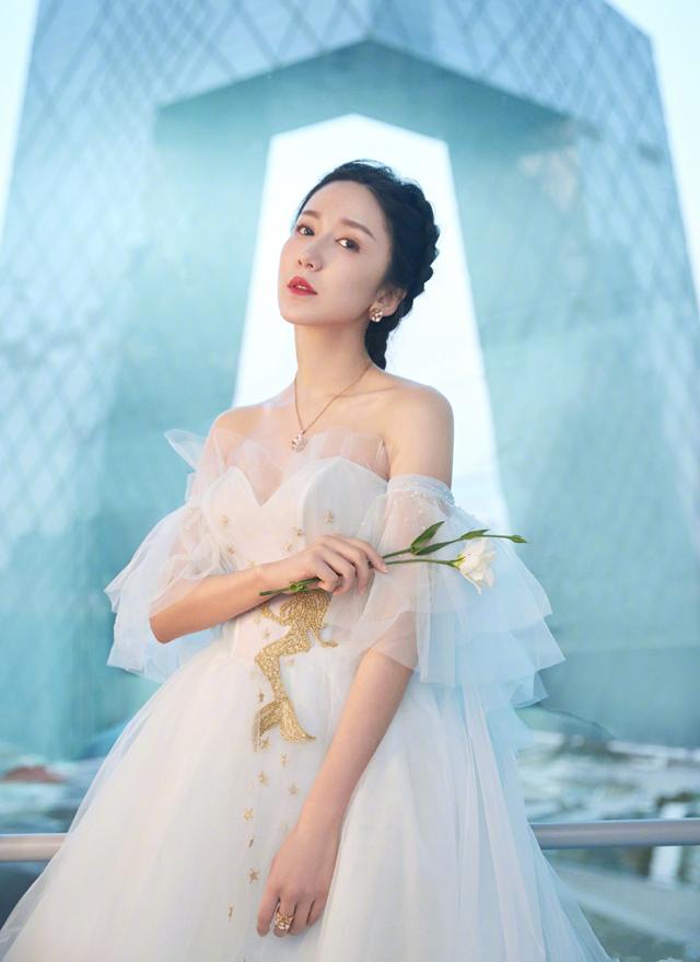 娄艺潇婚纱_娄艺潇婚纱照图片(2)