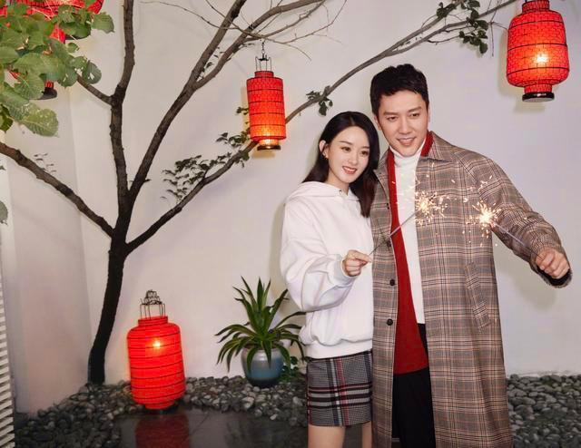 冯绍峰赵丽颖婚后各忙各，颖宝停工后现身步伐