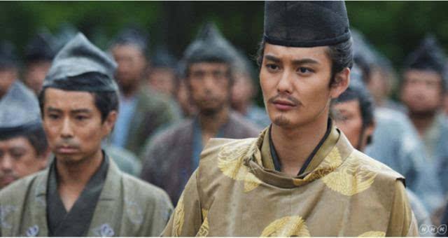 骄傲|17年去世，喜欢穿中山装，他是日本首相，自称是秦朝徐福的后人