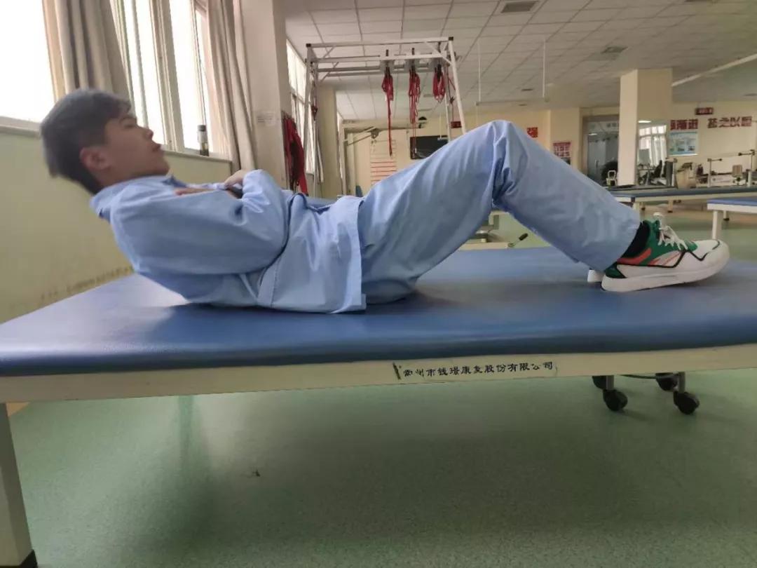 (图片来源:西安中医脑病医院康复治疗五科) 3.搭桥运动