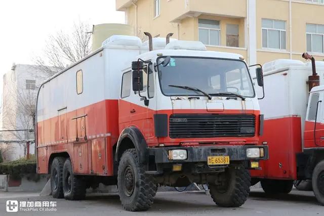 奔驰技术走进国内的第一批卡车实拍在油田服役近20年的北奔卡车