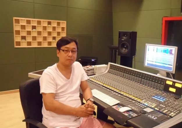 单氏豪情:单待再创新歌《你含笑出征 我满眼热泪》致敬抗疫英雄!