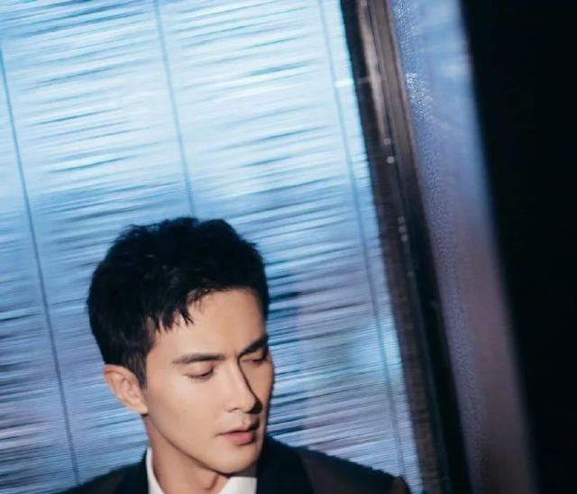 37岁高伟光,靠扮演36万岁的东华帝君,终于红了