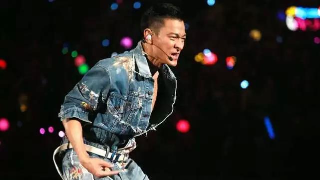 刘德华演唱会完整版2011年 4f52eaaacde547488e4923d624a043ec.jpeg