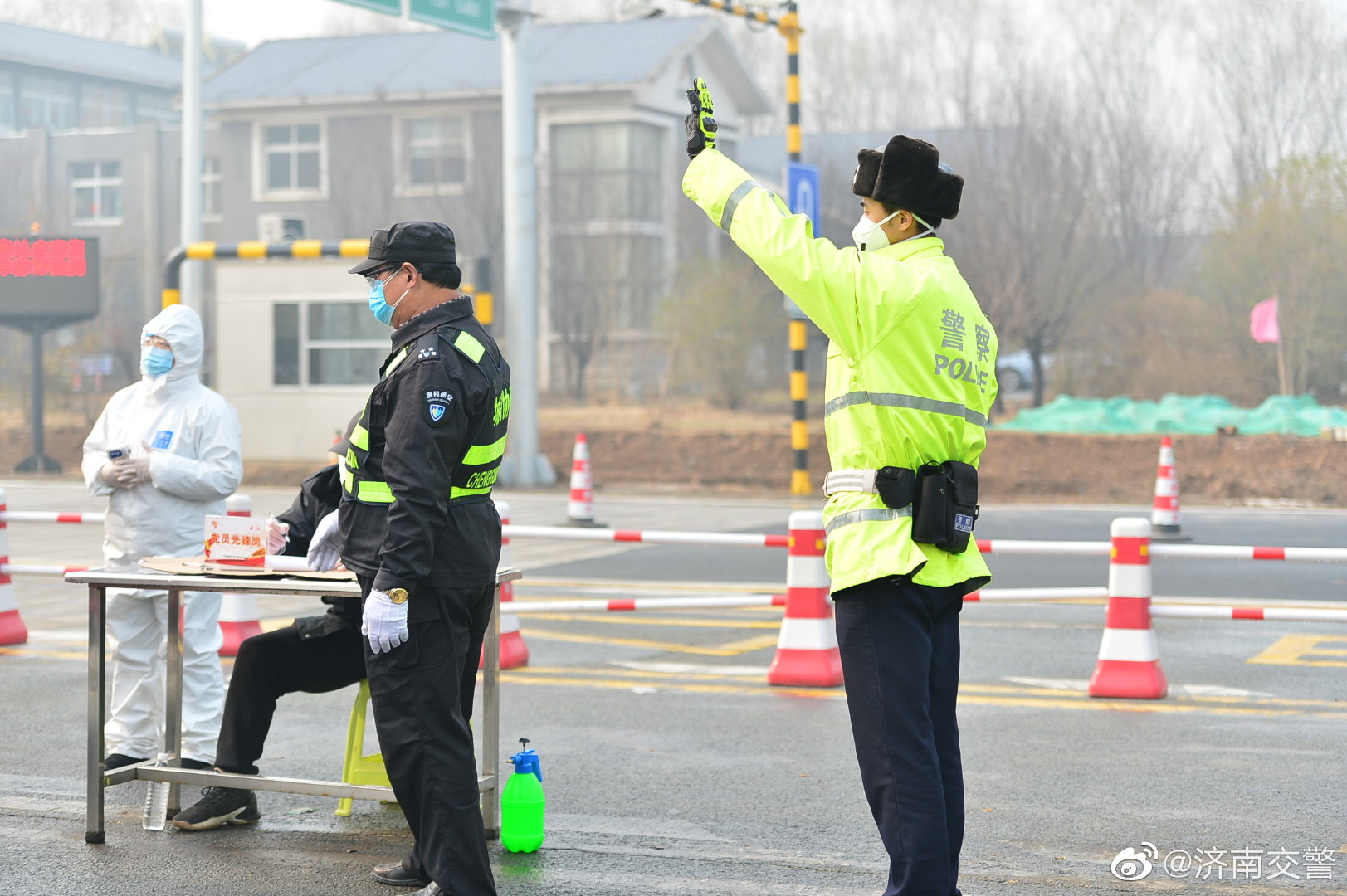 感谢您的配合[作揖]#抗击疫情联合行动##疫情当前警察