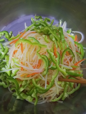 油泼面做法大全不辣的 7dd253395db2416b8ee3d16c6166822e.jpeg