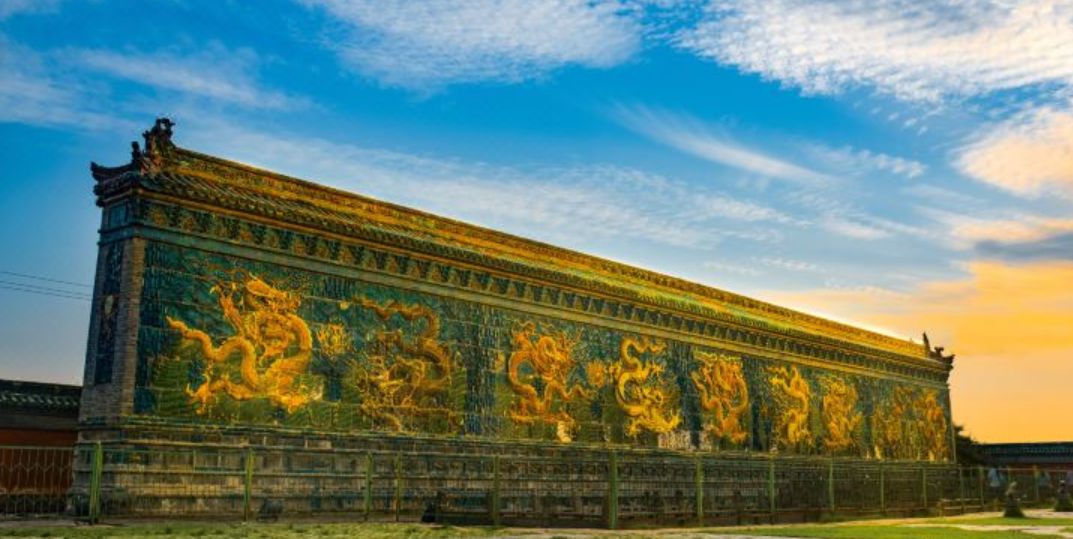 大同九龙壁我国最古最大的琉璃照壁大雄宝殿始建于辽清宁八年(1062)