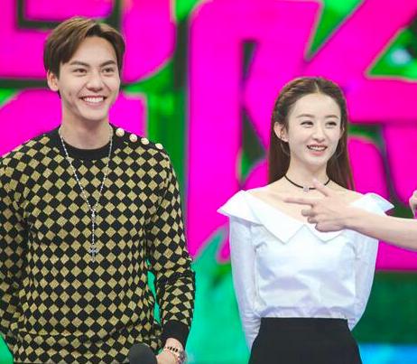 冯绍峰老婆跳舞超可爱,赵丽颖比心不敢看镜头,陈伟霆却很自信