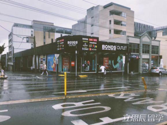 卧龙岗大学2020年qs排名_卧龙岗大学各专业排名