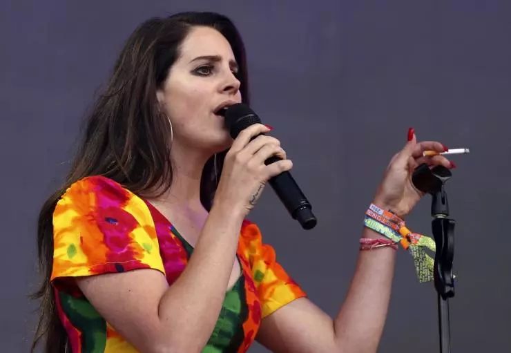 lana del rey嗓子失声,取消欧洲巡演