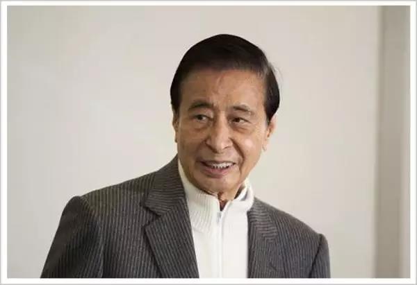 从高光渐逝的香港四大家族，告别天王掌门人时