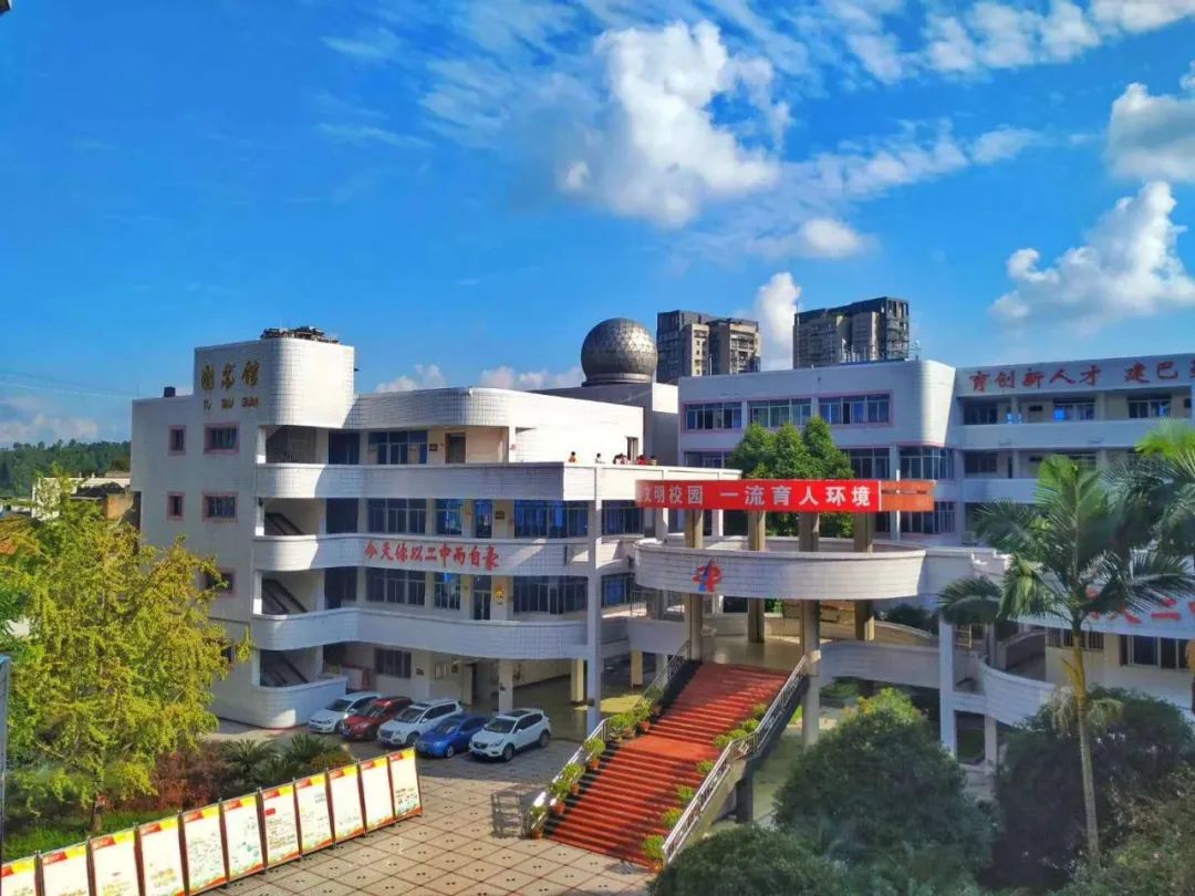 隔绝病毒不隔绝爱内江二中学子以笔诉情向母校告白三
