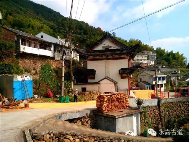 分钟路程许,到达大嶂村上山陡峭古道起点位于永嘉县乌牛镇大嶂山山脚