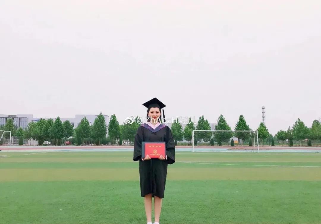 通过翻查美女微博发现本名叫赵之涵山西农业大学信息学院经管系国际